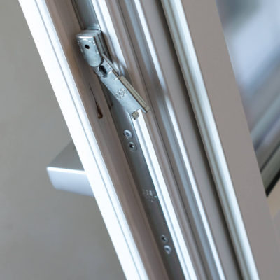 Chiusura porta esterna AGB