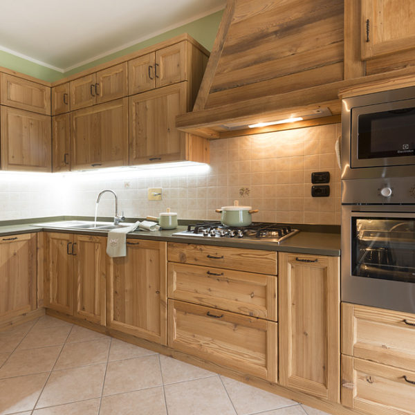 Cucina su misura in larice spazzolato invecchiato