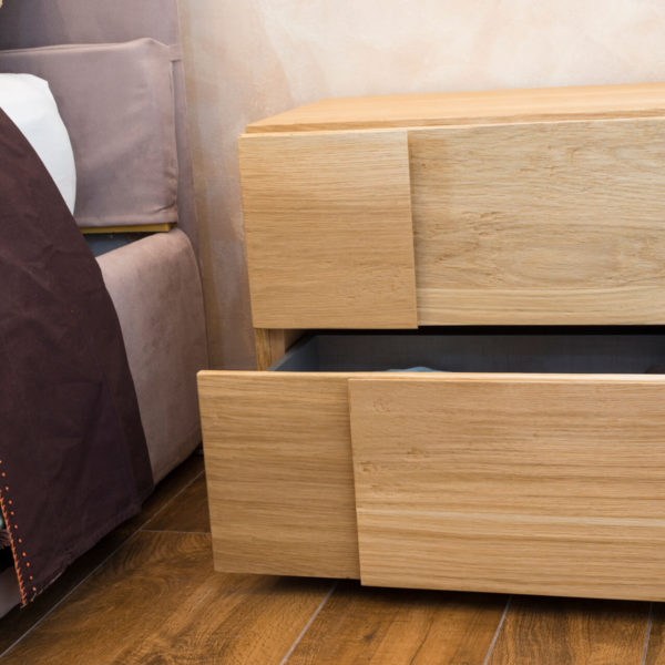 Comodino in rovere naturale