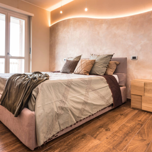 Camera matrimoniale, comodino in rovere