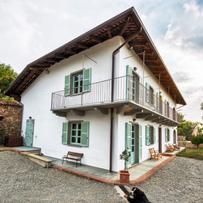 Casa con infissi laccati ad acqua
