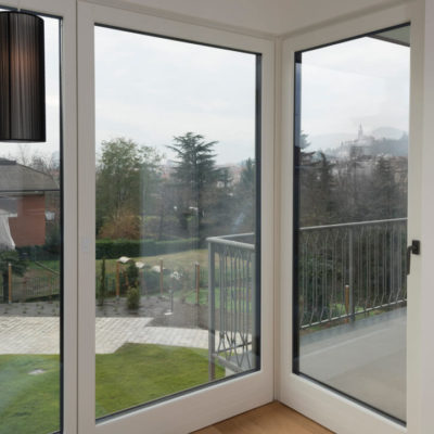 Serramenti legno/alluminio -ferramenta antiefrazione AGB RC2 (Arch. Paola Mazzaglia)