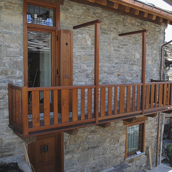 balcone in legno rustico