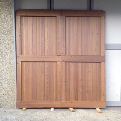 Portone in legno massello