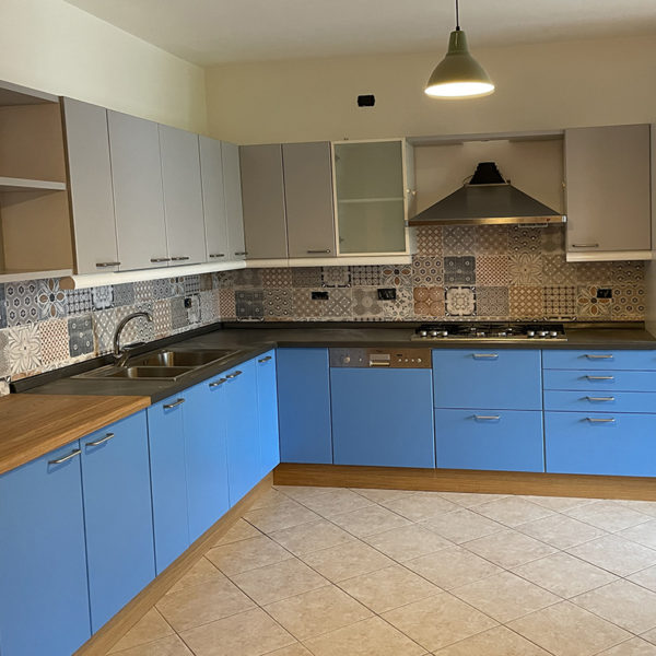 Cucina componibile su misura in stile moderno