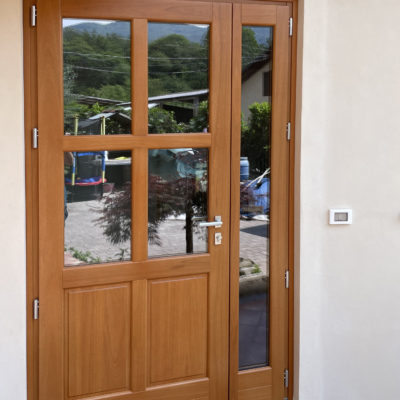 Portoncino d'ingresso a 2 battenti con vetri