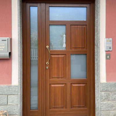 Portoncino d'ingresso  a 2 battenti con vetri satinati - Falegnameria Donatello