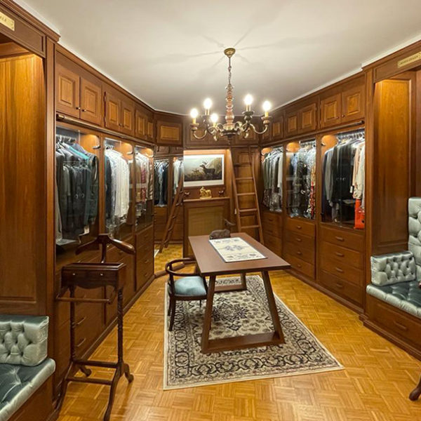 Ampia cabina armadio di stile classico