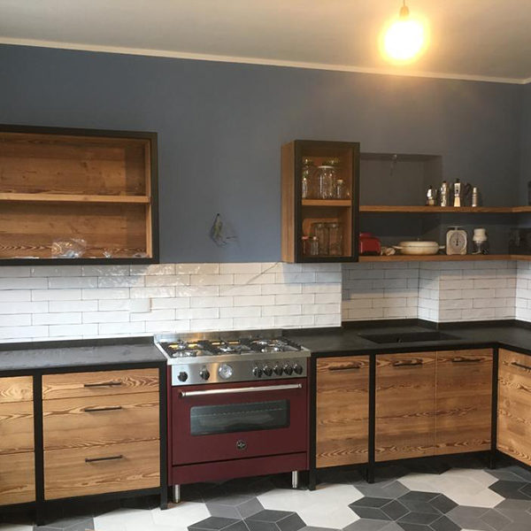 Cucina su misura in larice naturale