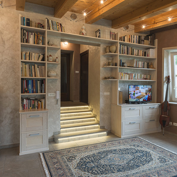 Libreria su misura in frassino sbiancato